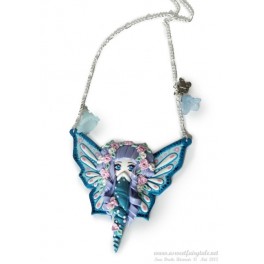 Collier avec pendentif personnage Fée papillon Tons violets