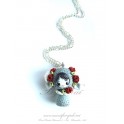 Collier avec pendentif poupée bélier kawaii pet Tons gris en pate polymère fait main 